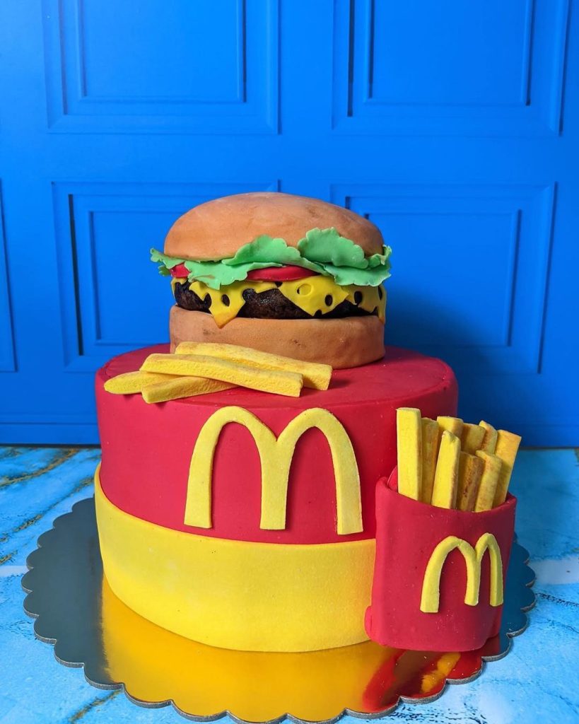 Tarta MCDONALDS cake designer